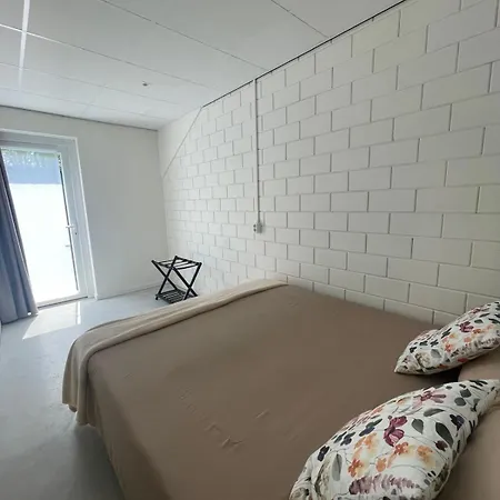 Nyaraló 4 Persoons Compleet Ingericht *