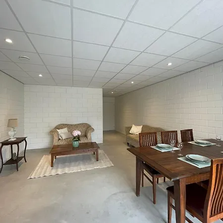 4 Persoons Compleet Ingericht Дом отдыха Bladel